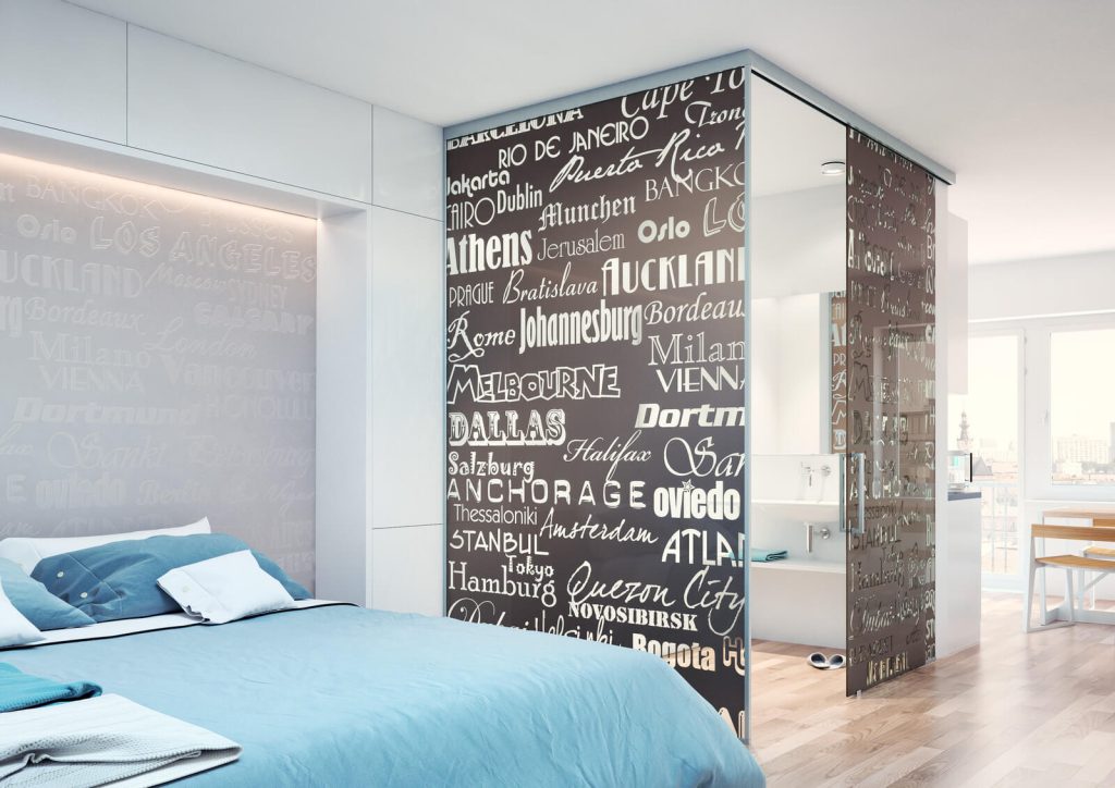 Stilvoller Sichtschutz mit Glas