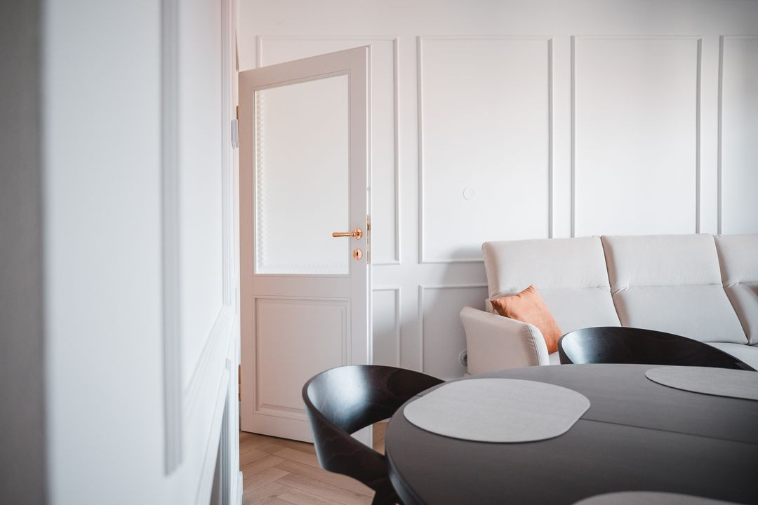 Wohnbereich mit geöffneter Kassettentür