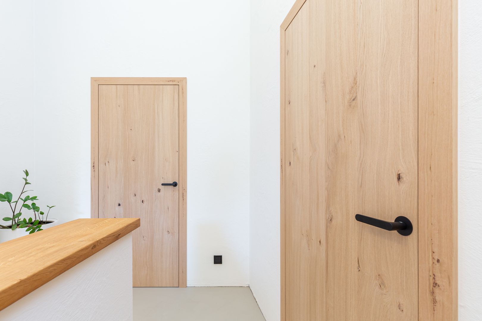 Helle Eiche sorgt für ein modernes Ambiente und Gemütlichkeit