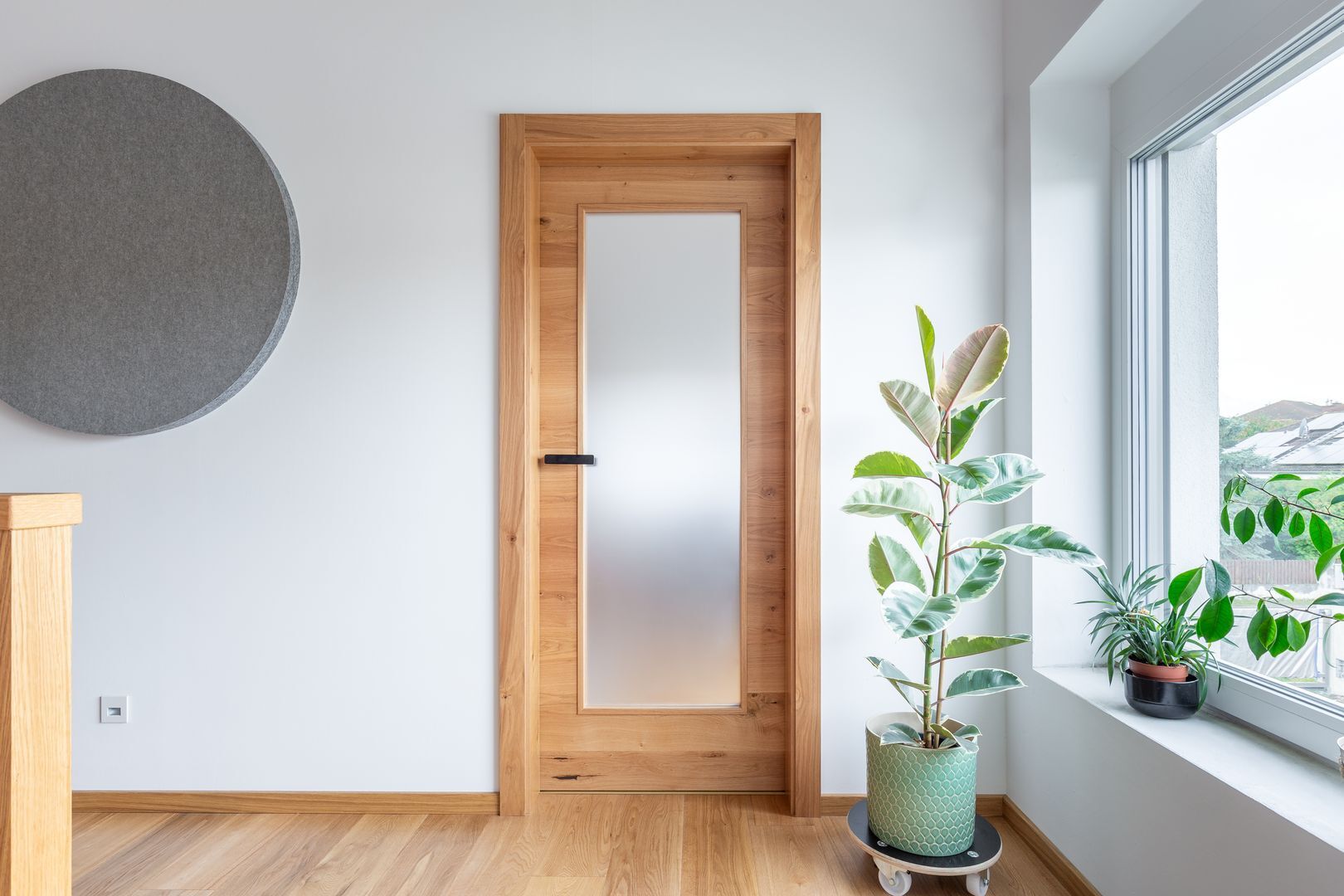 Arbeitszimmer mit Glastür