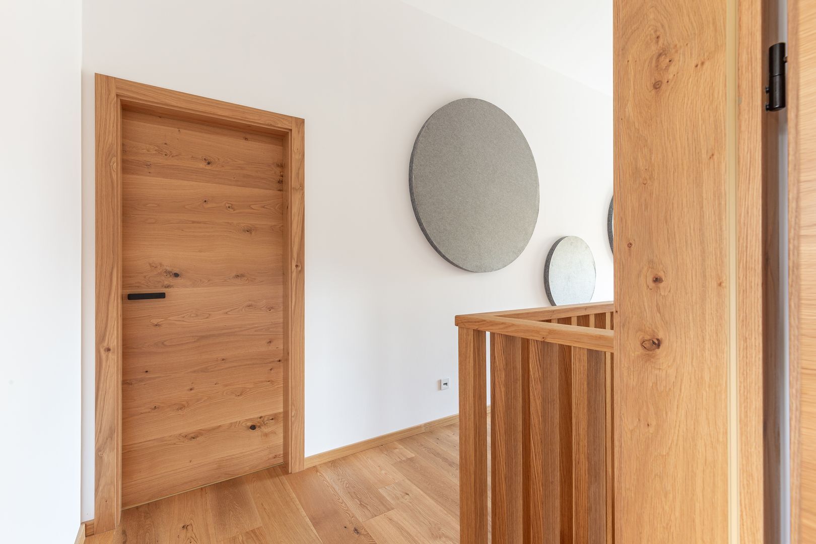 Böden, Geländer und Türen